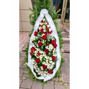 Coroana funerara din Trandafiri , Crizantema si Gypsophilla