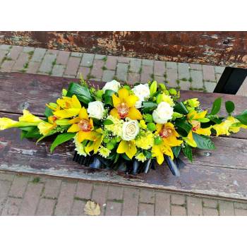 Aranjament funerar cu  cymbidium galben